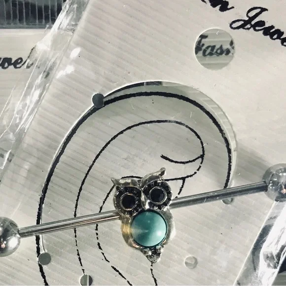 Ear Ring - Picture 2 of 2